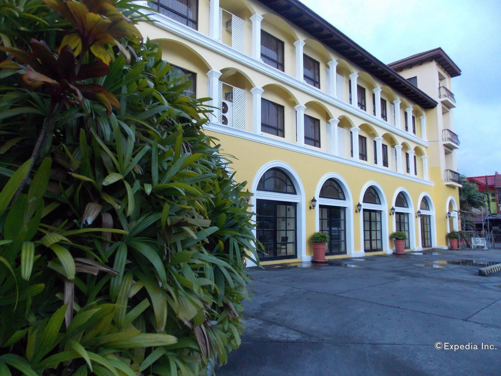 Planta Centro Bacolod Hotel & Residences Exterior foto